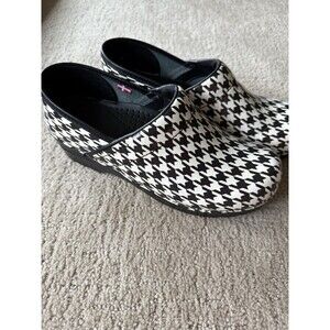 Sanita Houndstooth Black & White Patent Leather clogs Shoes Women's Size 39/8.5